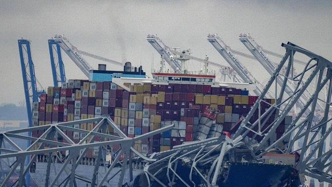Sale el carguero Dali de Baltimore tras meses del colapso