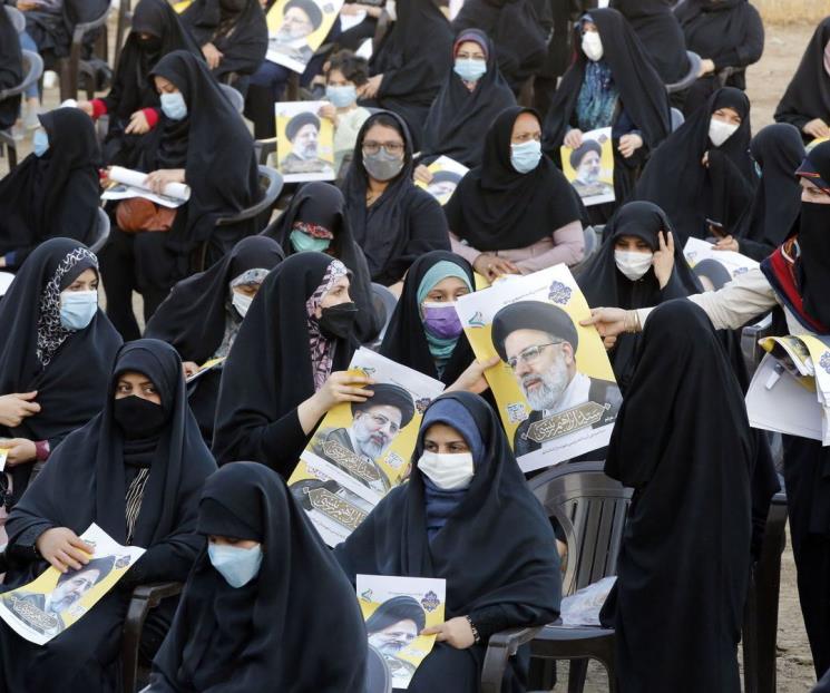 Votan iraníes para reemplazar  a presidente muerto