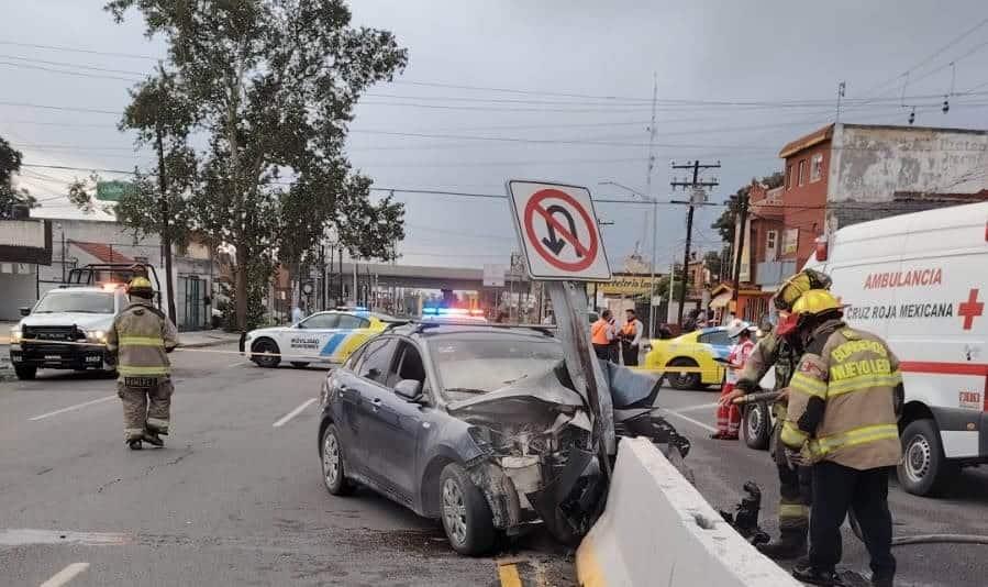 Muere conductor tras estrellar auto en Paseo de los Leones