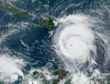 Huracán Beryl se degrada a categoría 4 y avanza rumbo a Yucatán