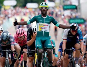 Gana Biniam Girmay la octava etapa del Tour de Francia 