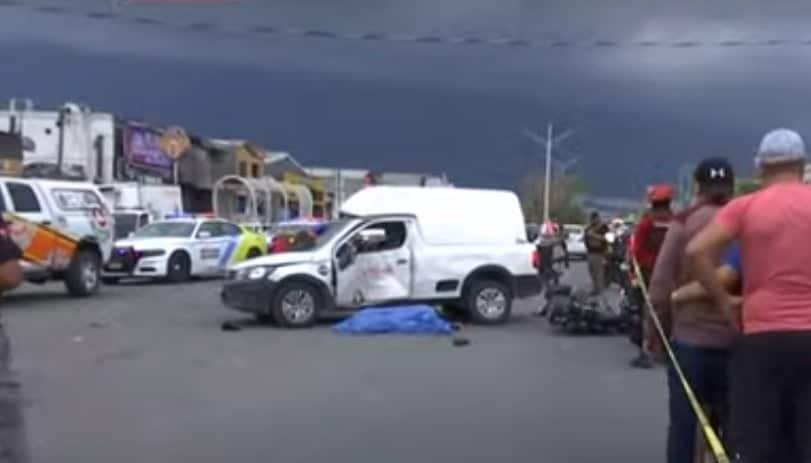 Motociclista muere impactado contra camioneta en Avenida Aztlán