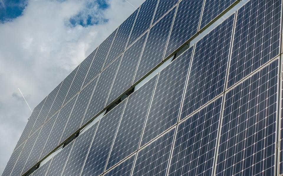 Buenrostro solicita exonerar exportaciones en paneles solares