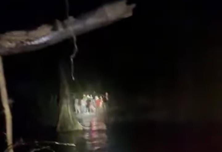 Rescatan a 11 jóvenes atrapados en el Río Ramos de Allende