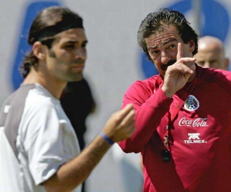 Ricardo La Volpe alza la mano para la Selección Mexicana