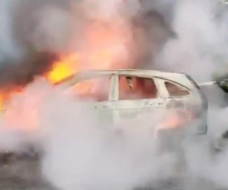 Arde vehículo en Escobedo