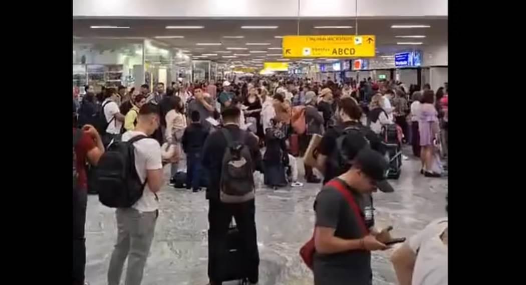 Reportan caos en Aeropuerto de Guadalajara por apagón informático