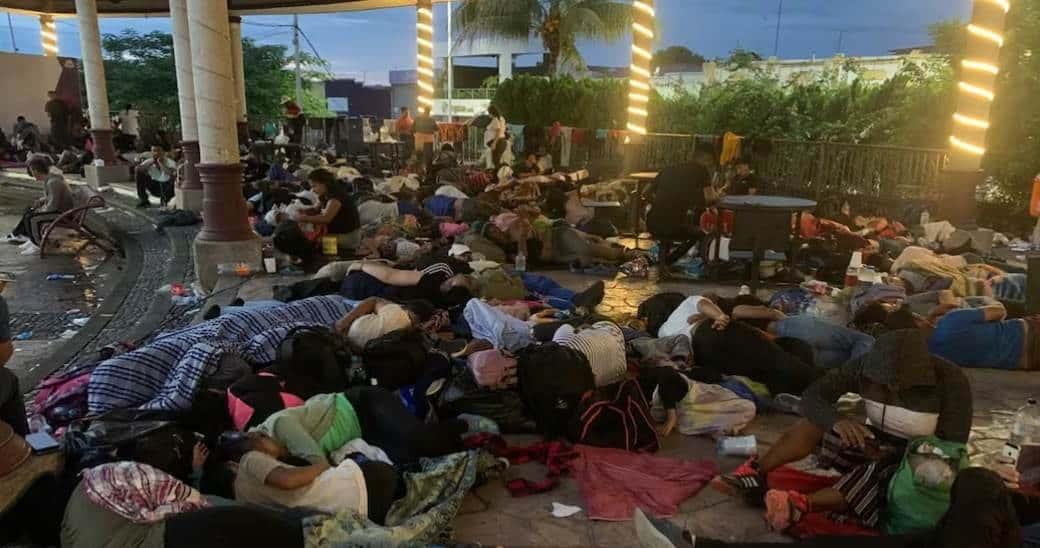 Caravana migrante descansa en Ciudad Hidalgo, Chiapas