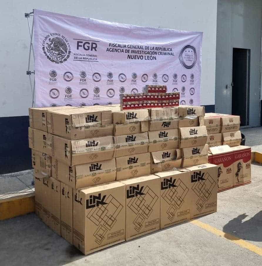 Elementos de la Policía Federal Ministerial, dieron un fuerte golpe a la delincuencia organizada, al decomisar 590 mil 200 cigarrillos apócrifo, que estaban siendo comercializados en mercados rodantes y hasta en tiendas establecidas donde se ofrecían a precio del original.