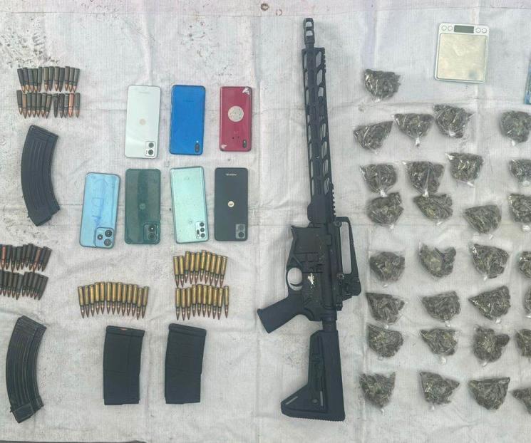 Capturan a banda de sicarios con armas y droga en Juárez