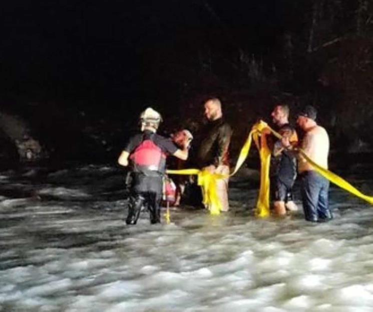 Rescatan a 15 jóvenes atrapados en el Río Pilón