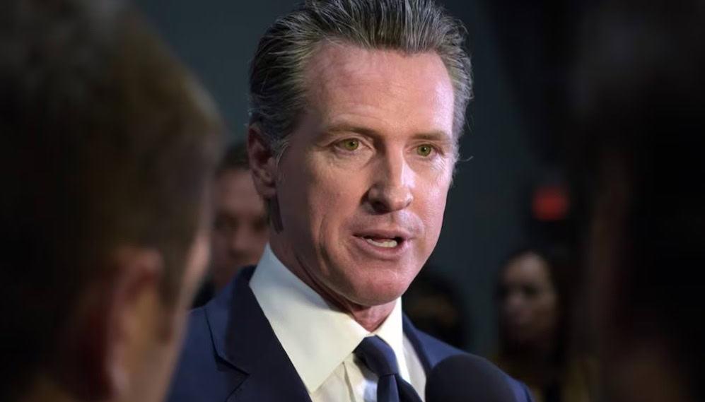 Newsom, que se consideraba posible rival de Harris, la apoya