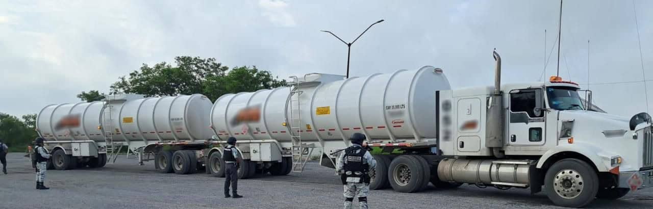 Un cargamento de 70 mil litros de aceite industrial recuperado que era transportado en dos tanques tipo pipas, fue asegurado ayer por elementos del Guardia Nacional en el municipio de Linares.