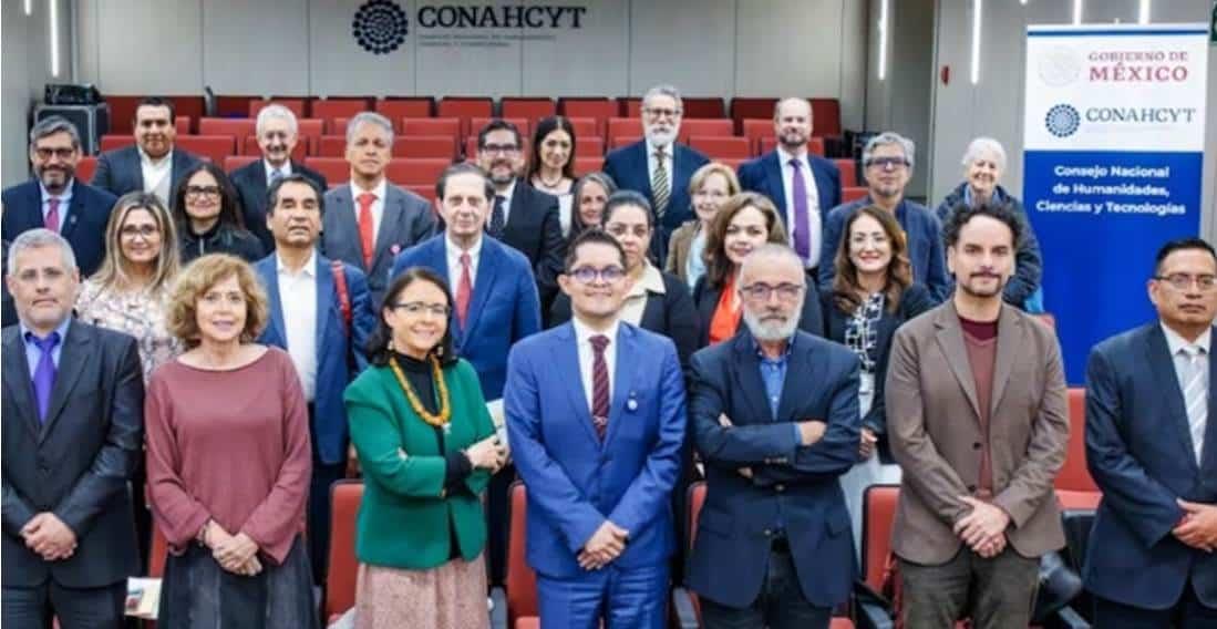 Rosaura Ruiz presenta a su equipo de transición