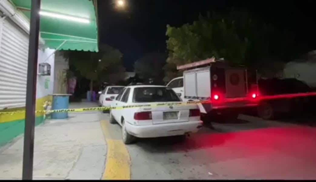 Un hombre fue ejecutado de al menos dos balazos en el interior del domicilio en el que vivía como posesionario, la noche del lunes en el municipio de Juárez.