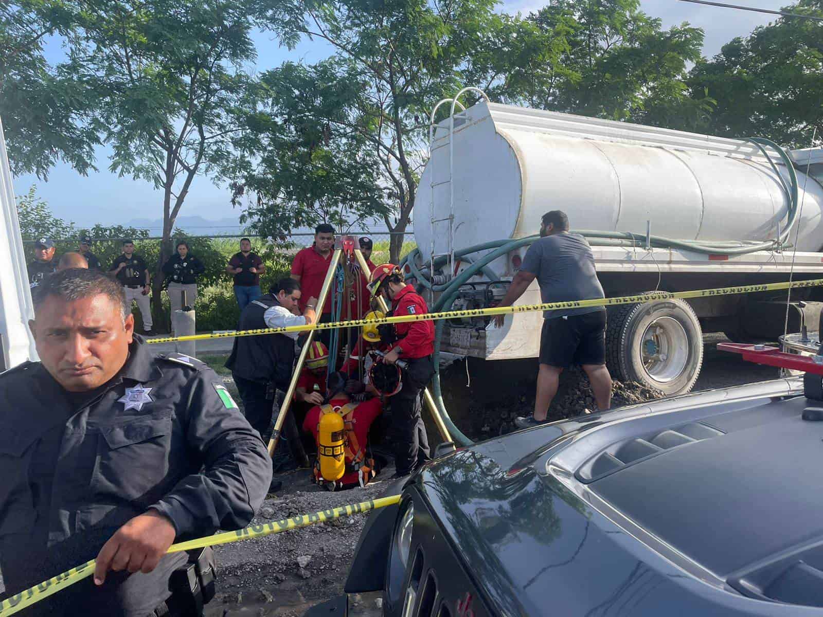 Cuando realizaba labores de limpieza en una alcantarilla, un trabajador murió al resbalar y caer a una profundidad de siete metros, en Juárez.