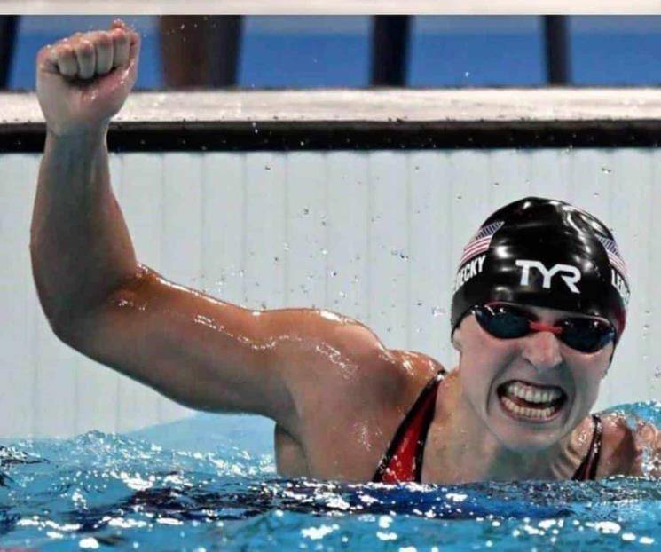 Logra Katie Ledecky oro en París 2024 y hace historia con EU