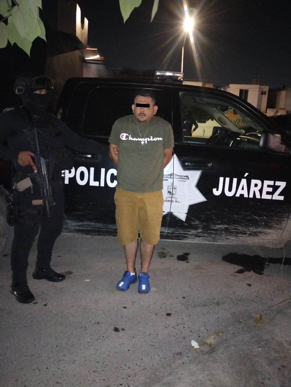 Elementos de la Policía de Juárez detuvieron a un hombre por el delito de equiparable al robo de vehículo, en la Colonia Los Cometas, municipio de Benito Juárez.