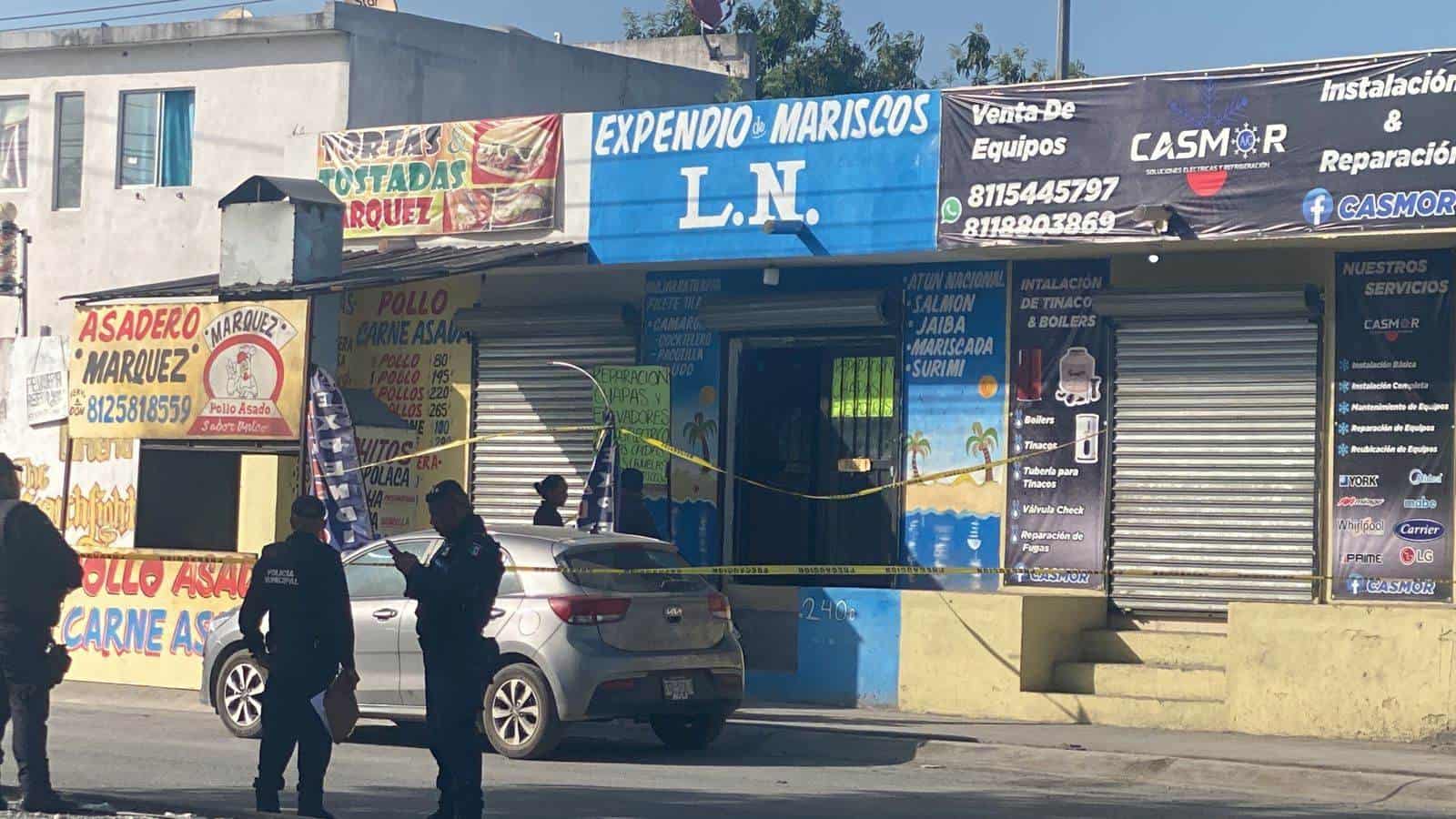 Un hombre fue ejecutado a balazos y una mujer resultó herida por proyectil de arma de fuego, los agresores lograron evadir de la justicia en Juárez.