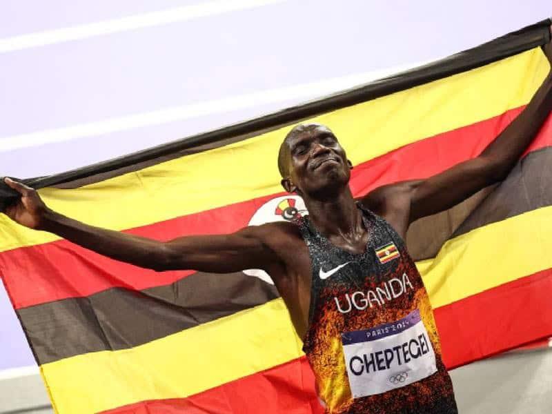 Logra Cheptegei presea áurea en atletismo