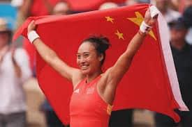 Gana la china Qinwen en el tenis femenil