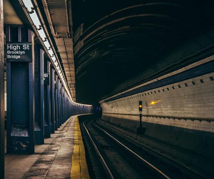 Asisten a turistas mexicanas empujadas a vías del Metro de NY