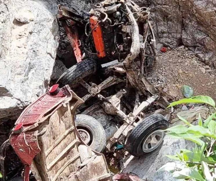 Cae un jeep de turistas a barranco en Real de Catorce