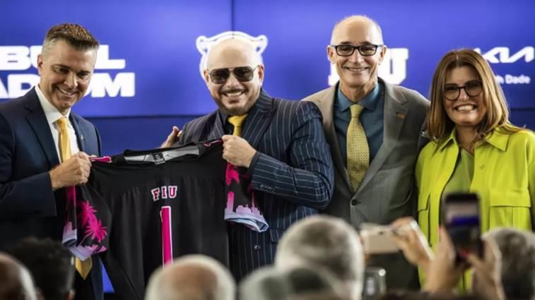 Tiene Pitbull derechos para ponerle su nombre a estadio