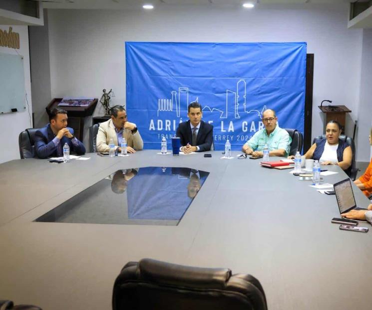 Se reúne grupo de Adrián con transportistas de carga