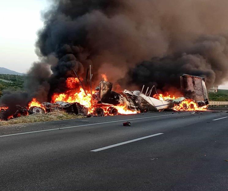 Choque entre tráileres deja un muerto en la autopista a Laredo