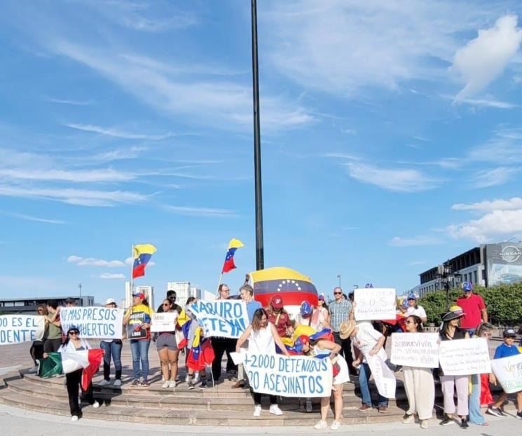 Se manifiestan venezolanos en NL contra Maduro