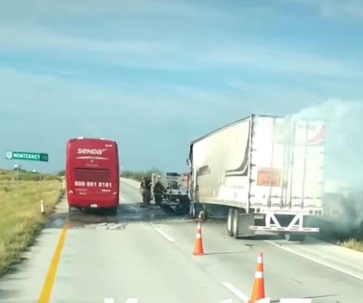 Se incendia tráiler en la Autopista a Laredo en Anáhuac