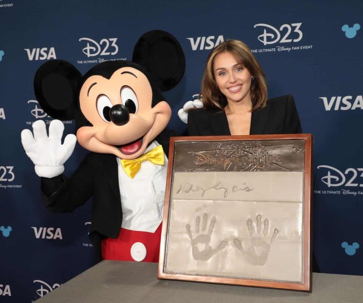 Recibe Miley Cyrus premio Leyenda Disney