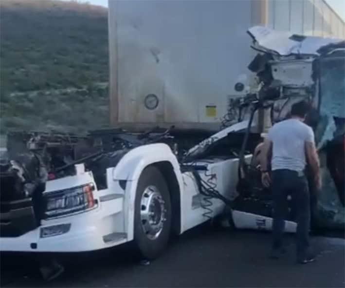 Deja choque un lesionado y caos vial