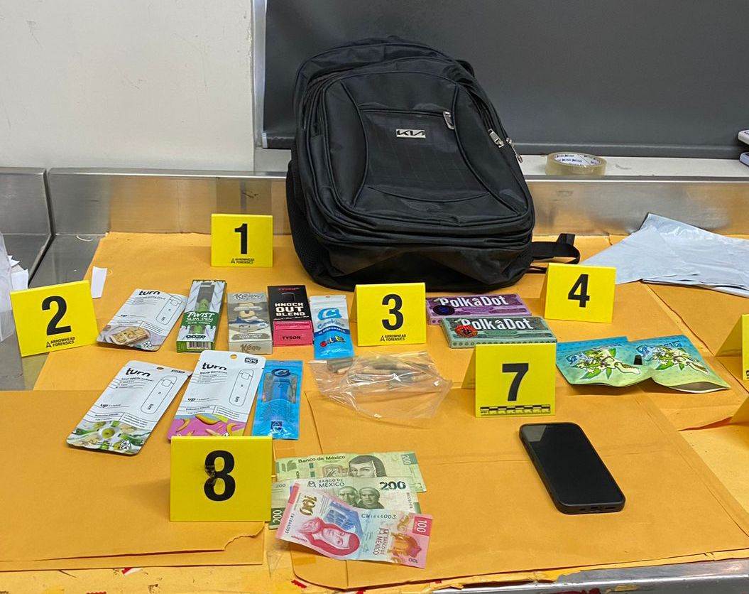 Un estudiante de ingeniería de la UANL, originario de Chiapas, fue detenido luego de que le encontraron una mochila con droga, el viernes pasado en Ciudad Universitaria, municipio de San Nicolás.