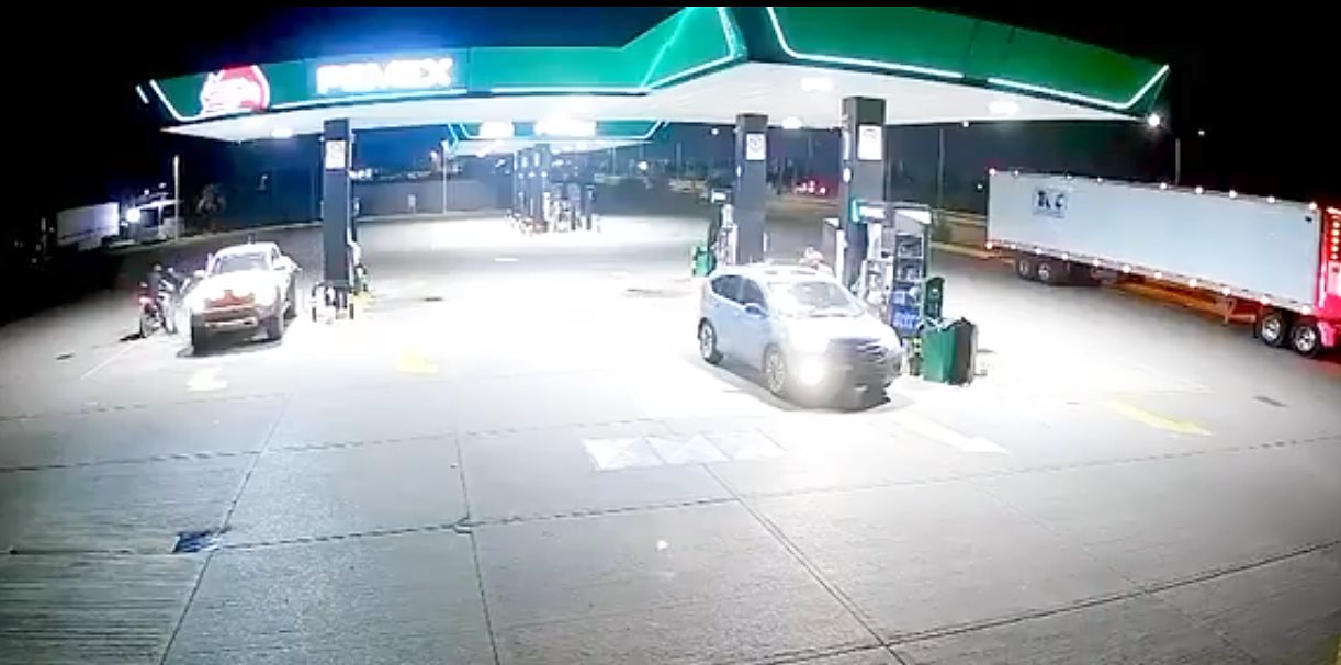 Muestra FGE de Sinaloa video de Héctor Cuén en gasolinera