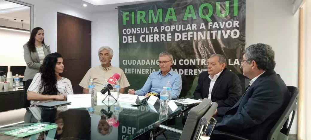 Van sampetrinos y activistas por firmas contra refinería