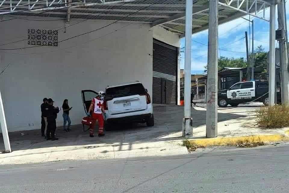 En el interior de su camioneta y frente a una bodega, un hombre fue ejecutado la tarde de ayer en el municipio de Guadalupe.