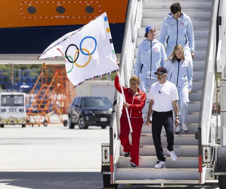 Llega a Los Angeles Bandera Olímpica