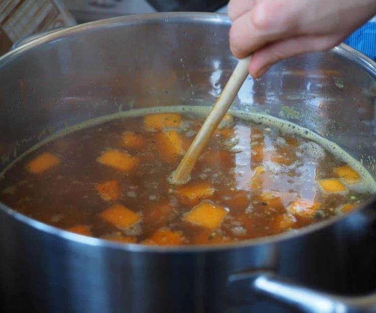 Este es el caldo que alivia el dolor de las articulaciones