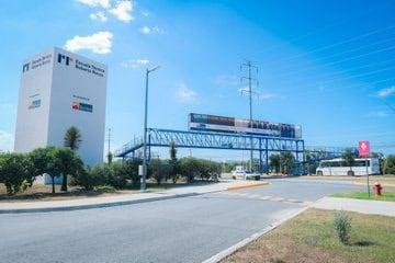 Inaugura ´Pato´ puente peatonal en bulevar principal de Pesquería