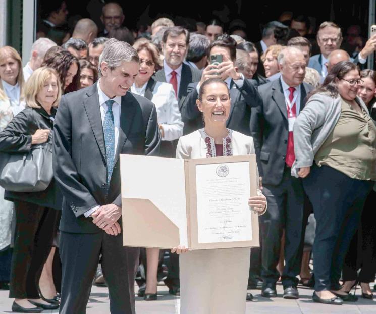 Entrega TEPJF a Claudia Sheinbaum constancia de presidenta electa 