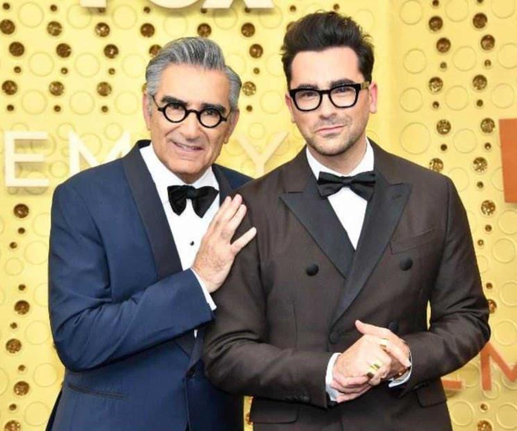 Eugene y Dan Levy conducirán los premios Emmy