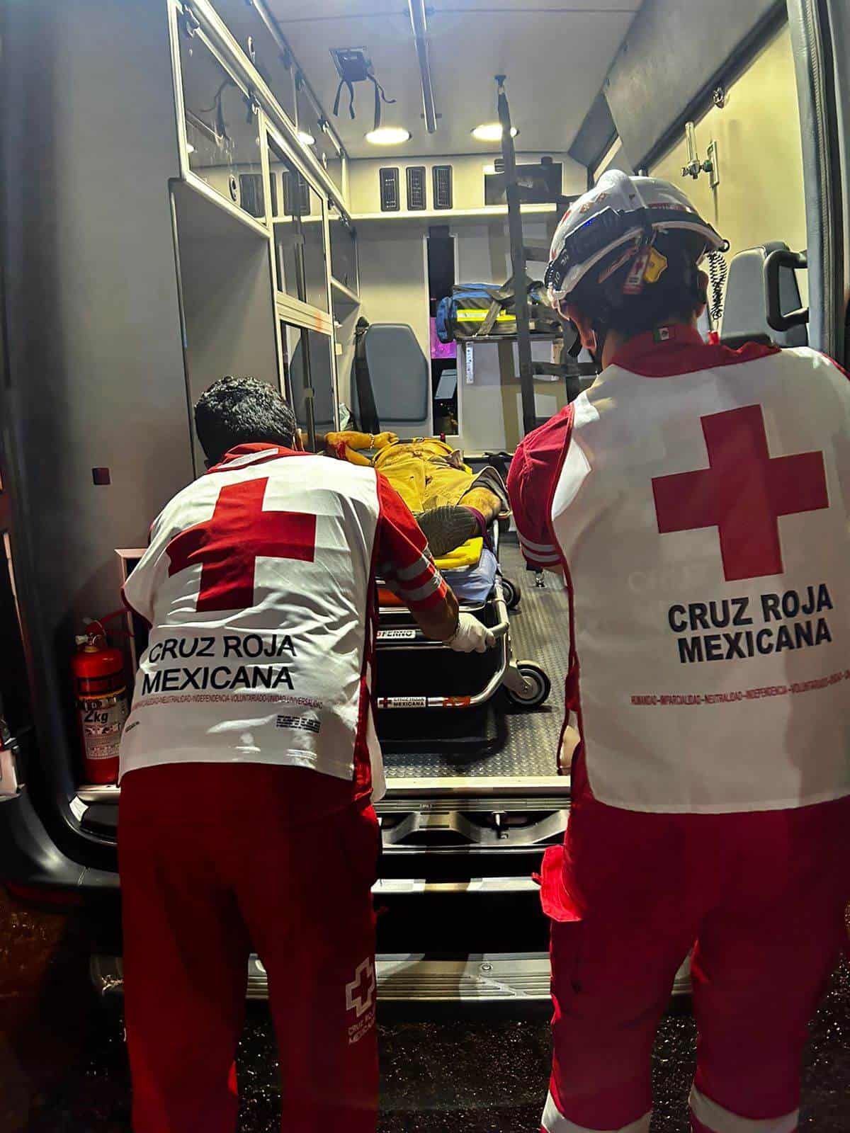 Con al menos tres heridas de arma de fuego resultó un hombre tras agredido frente a su domicilio luego de salir porque presuntamente le habían hablado, la madrugada de ayer en calles de la Colonia Hidalgo, en Monterrey.