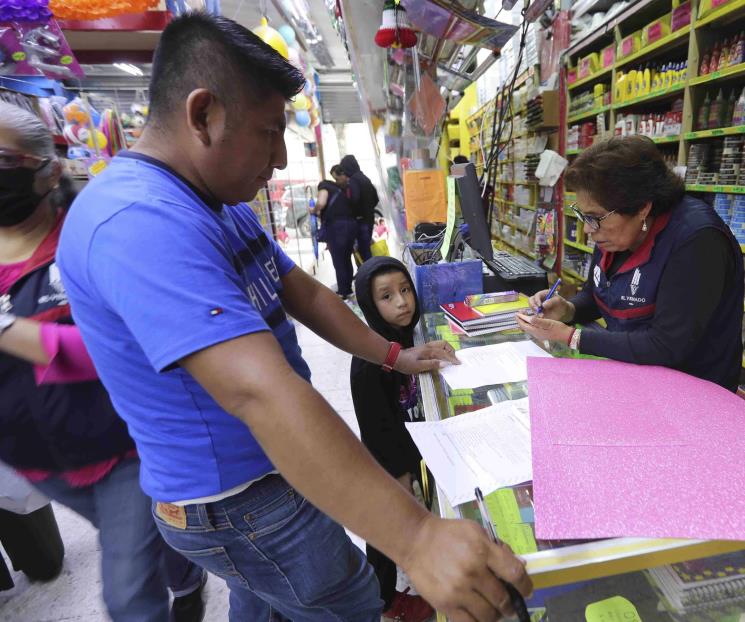 Padres de familia enfrentan regreso a clases con poco ahorro