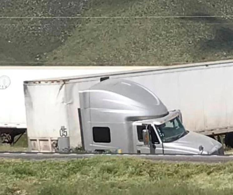 Derrapa tráiler en Galeana