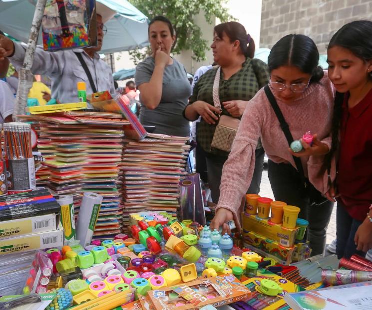 Mexicanos invierten 30% de sus ingresos para compra útiles escolares