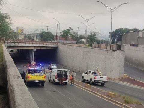 Muere arrollado en puente de Bernardo Reyes