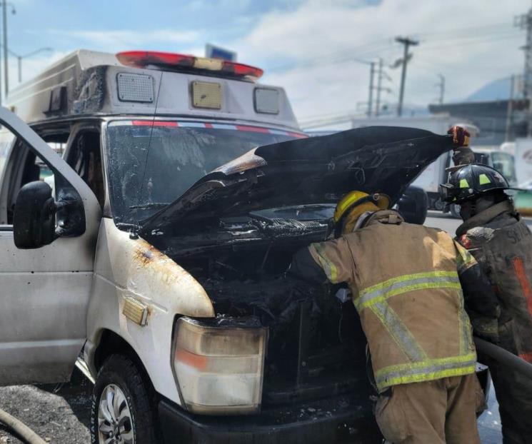 Se incendia ambulancia en Guadalupe