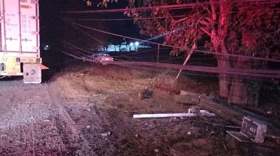 Dos personas lesionadas y daños materiales de consideración, fue el saldo que dejó un choque por alcance, registrado en el municipio de Allende, Nuevo León.